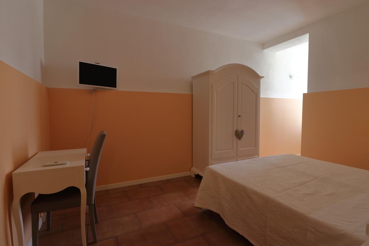 Guest House Li Minnanni Олбия Екстериор снимка